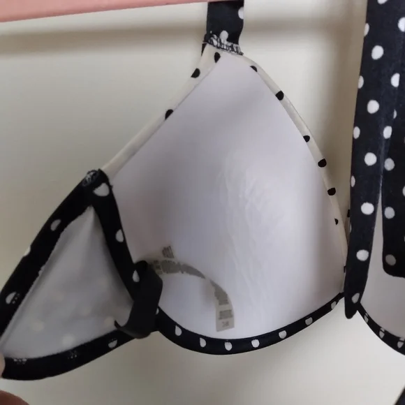 Victoria's Secret Black and White Halter Underwire Bikini Top Size 36C - Picture 9 of 10